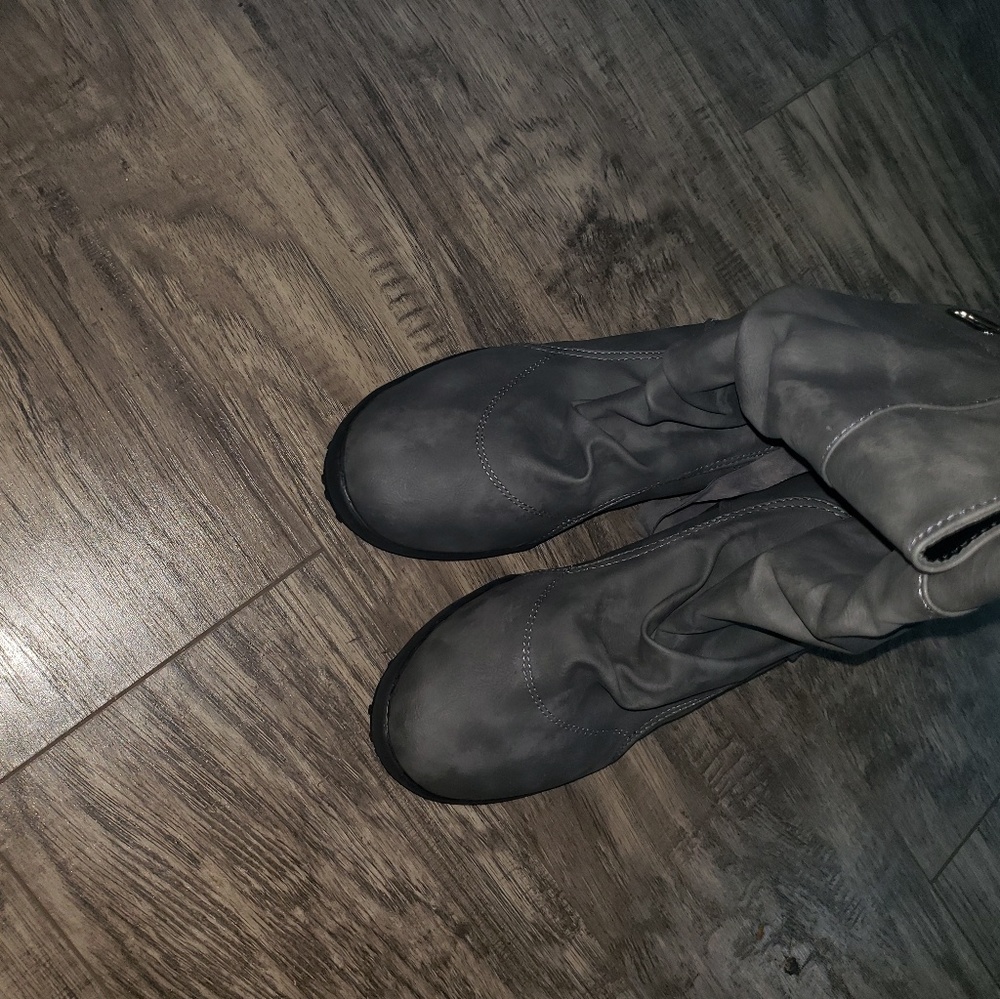 Boots - Picture 2 of 8